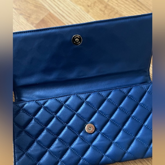 St. John Navy Clutch - Picture 3 of 4